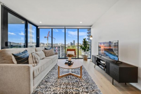 Chic 1-Bed with Sophisticated Decor Gym & Pool